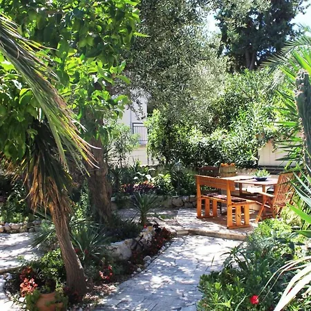 Antonio - Two Bedroom With Terrace A Apartmán